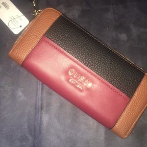 Guess women’s wallet